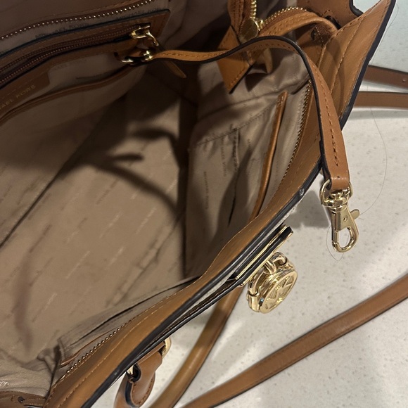 Michael Kors Tan and Cream Shoulder Bag - Picture 7 of 9